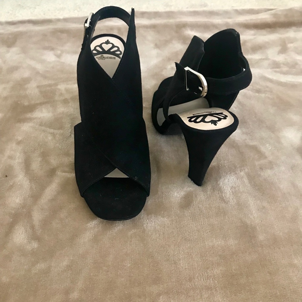 Black suede sandal with heels